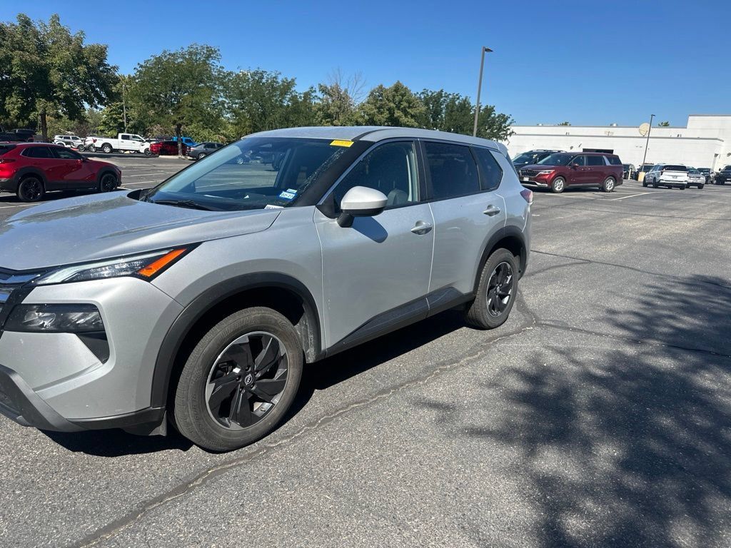 Used 2025 Nissan Rogue SV AWD/4WD image 13