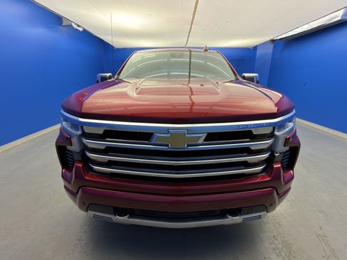 Used 2023 Chevrolet Silverado 1500 High Country w/ Technology Package image 3