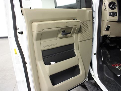 Used 2023 Ford E-450 and Econoline 450 Super Duty w/ Motorhome Prep Package RWD image 9