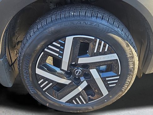 Certified 2025 Nissan Kicks SV image 4