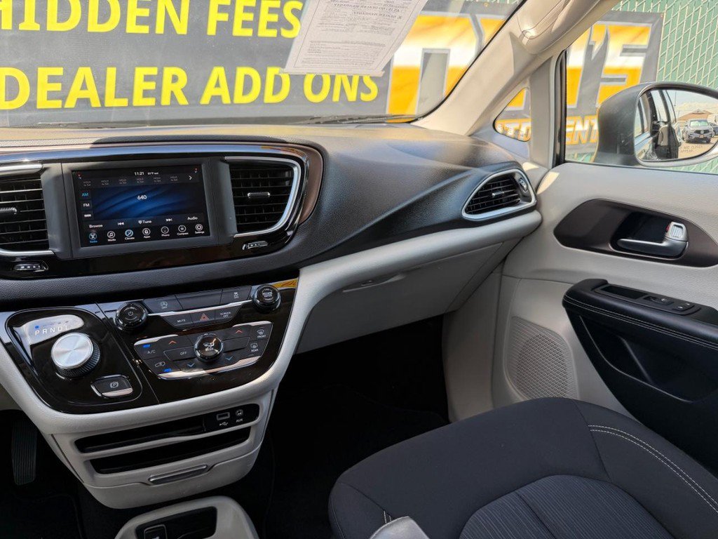 Used 2020 Chrysler Voyager LX FWD image 26
