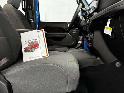 Used 2024 Jeep Gladiator Rubicon image 5