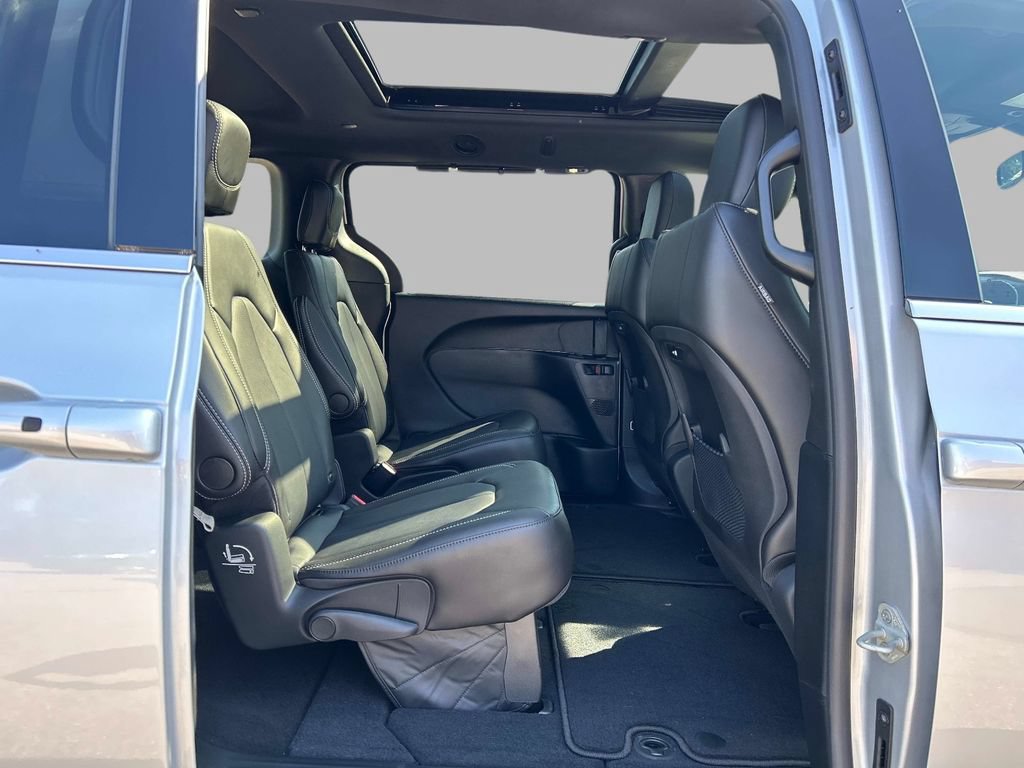 Used 2026 Chrysler Pacifica Select AWD/4WD image 19