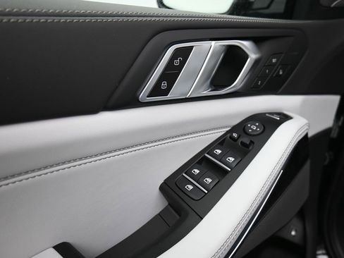 New 2026 BMW X5 xDrive50e w/ Executive Package image 9