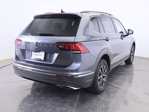 Used 2018 Volkswagen Tiguan SE AWD/4WD image 7