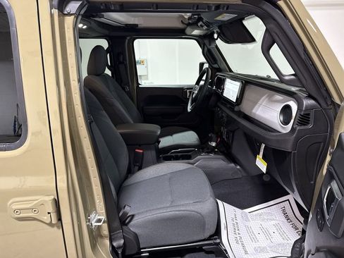 New 2026 Jeep Gladiator Sport image 21