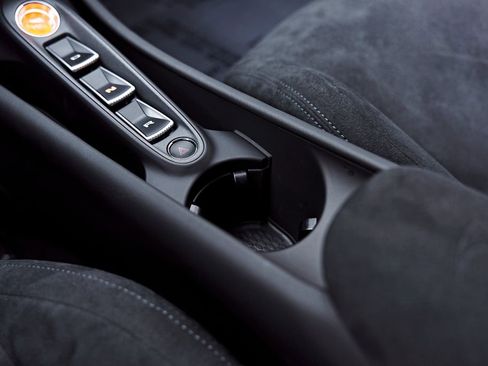 Used 2026 McLaren Artura RWD image 81