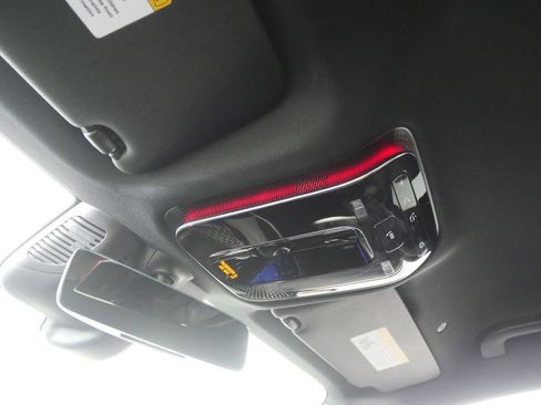 Used 2024 Mercedes-Benz GLC 300 4MATIC image 18