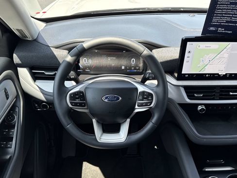 Certified 2025 Ford Explorer Active RWD image 15