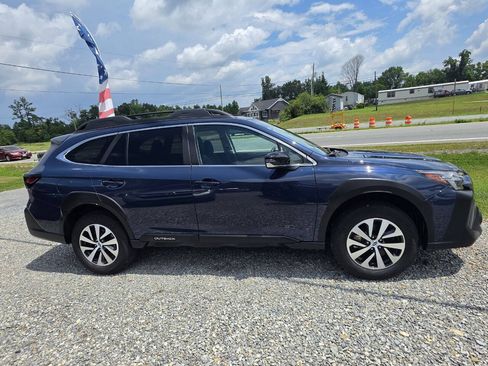 Used 2025 Subaru Outback Premium AWD/4WD image 3