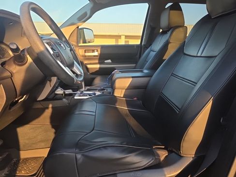 Used 2021 Toyota Tundra 4x4 CrewMax image 15