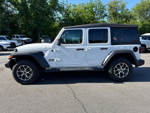 Used 2025 Jeep Wrangler Sport S AWD/4WD image 8