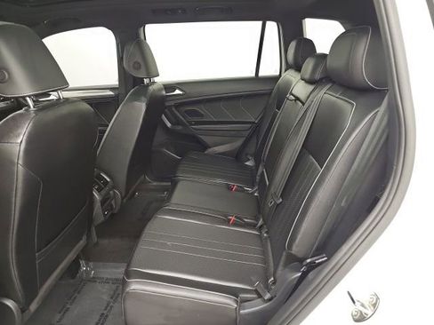 Used 2024 Volkswagen Tiguan SE R-Line image 30