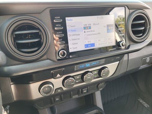Used 2022 Toyota Tacoma SR image 17