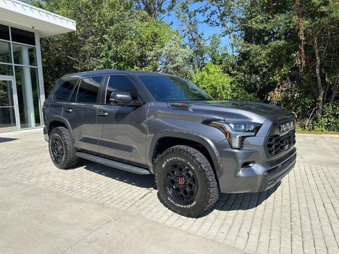Used 2024 Toyota Sequoia TRD Pro AWD/4WD image 18