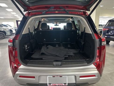 Used 2025 Nissan Pathfinder Platinum w/ Cargo Package FWD image 22