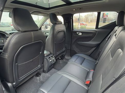 Certified 2025 Volvo XC40 B5 Plus image 27