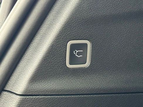 New 2026 Chrysler Pacifica Select AWD/4WD image 37