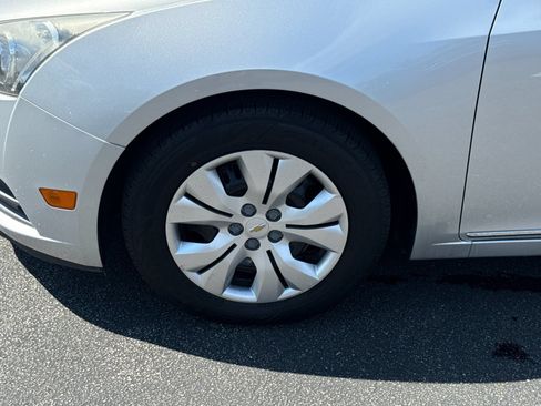 Used 2013 Chevrolet Cruze LS FWD image 19