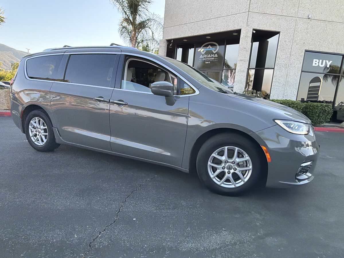 Used 2021 Chrysler Pacifica Touring-L FWD image 15