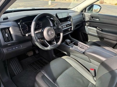 Certified 2024 Nissan Pathfinder SL w/ SL Premium Package image 11