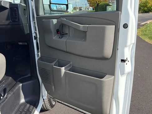 Used 2022 Chevrolet Express 2500 w/ Driver Convenience Package image 20