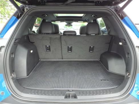 Used 2025 GMC Terrain Elevation w/ Elevation Premium Package AWD/4WD image 11