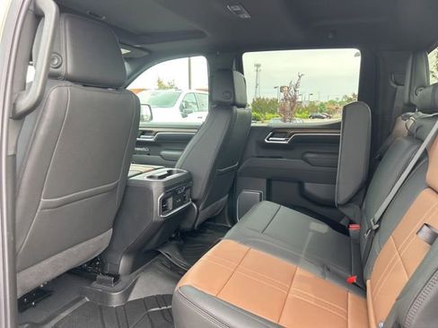 New 2026 Chevrolet Silverado 1500 High Country w/ High Country Premium Package AWD/4WD image 29