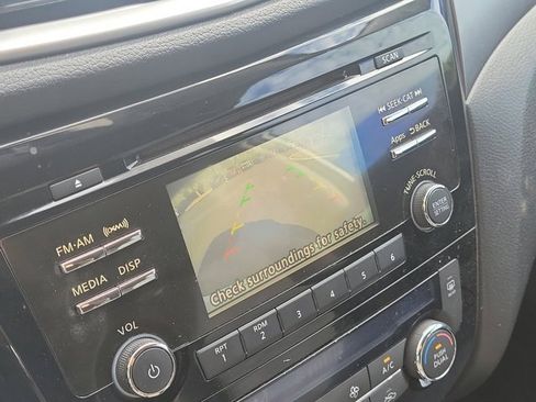 Used 2016 Nissan Rogue SV image 28