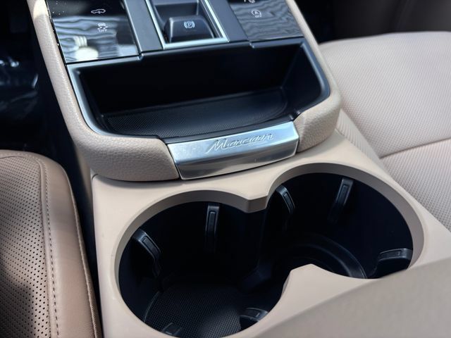 Certified 2026 Porsche Macan AWD/4WD image 22