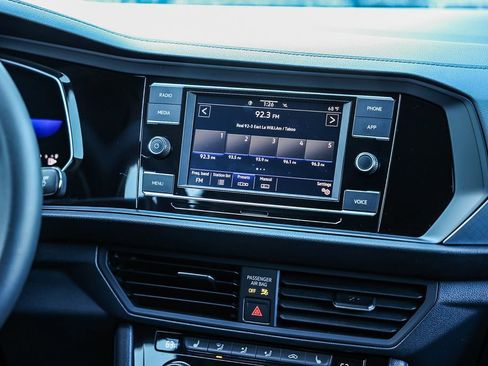 Used 2022 Volkswagen Jetta SE image 22