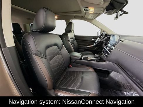 Used 2023 Nissan Pathfinder Platinum FWD image 16
