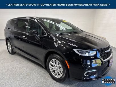 Used 2026 Chrysler Pacifica Select