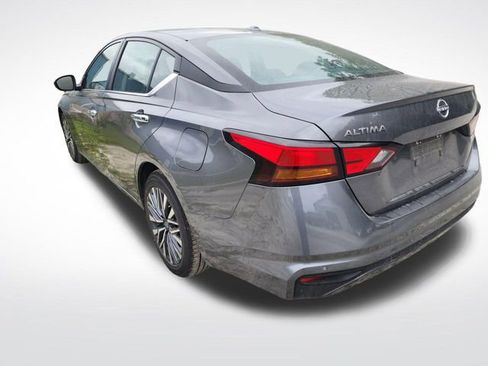 Used 2025 Nissan Altima 2.5 SV FWD image 5