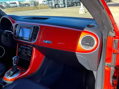 Used 2018 Volkswagen Beetle 2.0T SE image 15