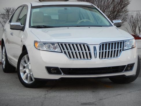 Used 2010 Lincoln MKZ image 5