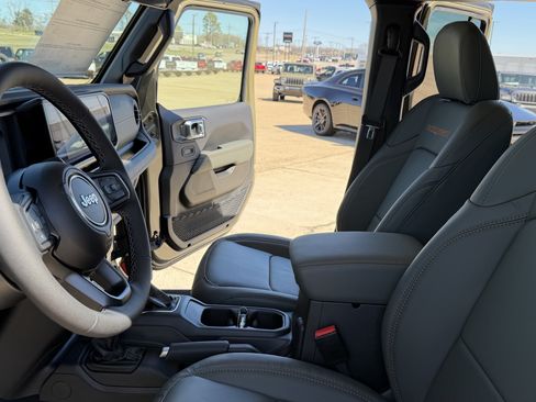 New 2026 Jeep Gladiator Mojave AWD/4WD image 17