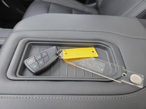 Used 2023 Chevrolet Tahoe Z71 w/ Luxury Package image 31