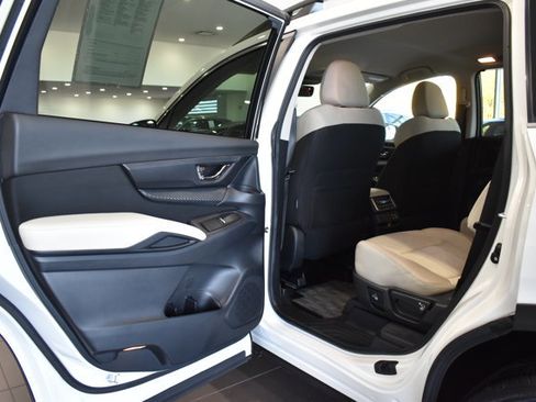 Used 2024 Subaru Ascent Premium w/ Convenience Package image 32