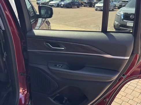 Used 2023 Jeep Grand Cherokee Limited image 30