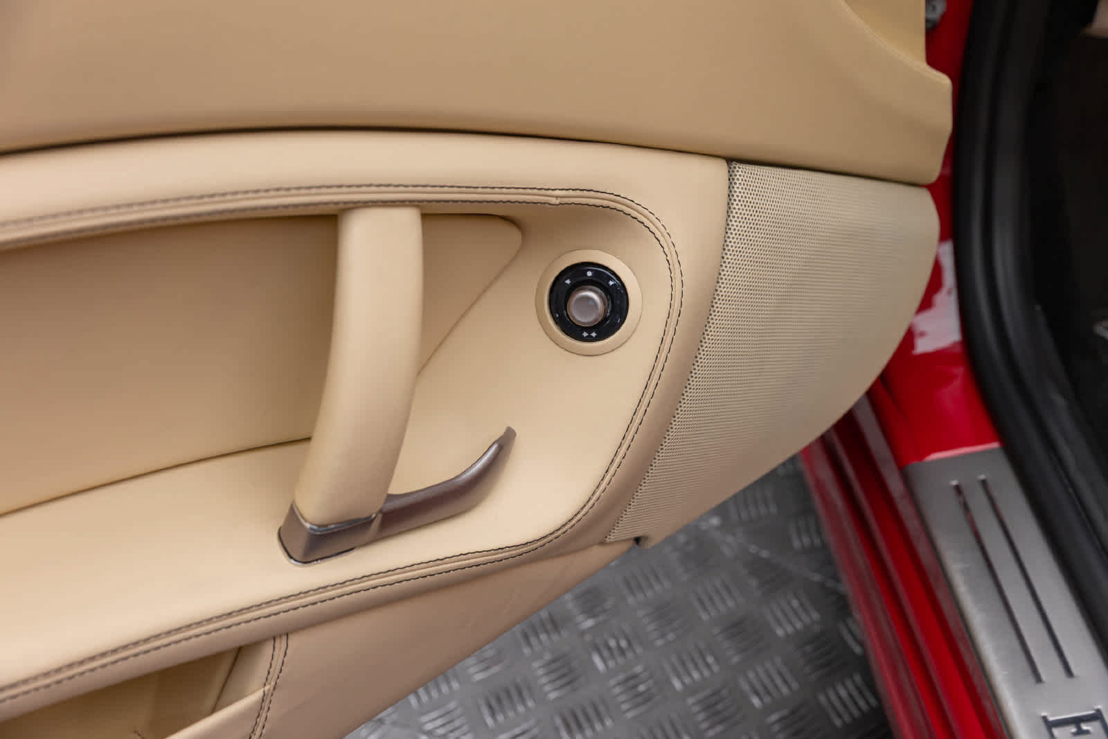 Used 2010 Ferrari California RWD image 24