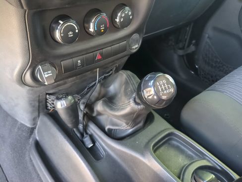 Used 2012 Jeep Wrangler Sport AWD/4WD image 15