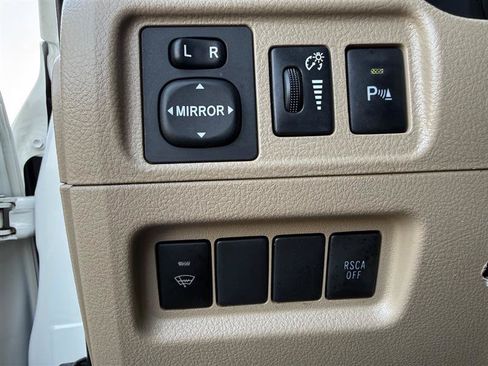 Used 2011 Toyota 4Runner SR5 AWD/4WD image 46