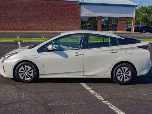 Used 2016 Toyota Prius Four FWD image 5