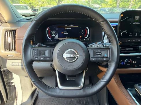 Used 2024 Nissan Pathfinder Platinum FWD image 13