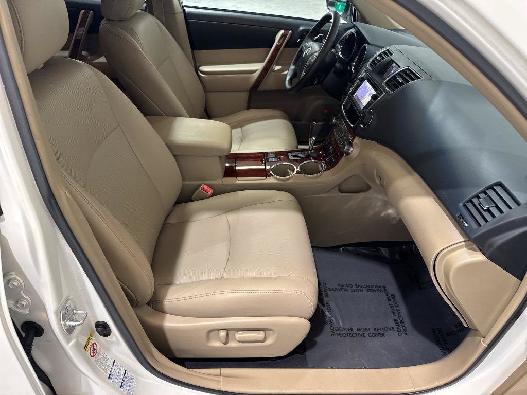 Used 2013 Toyota Highlander Limited AWD/4WD image 51