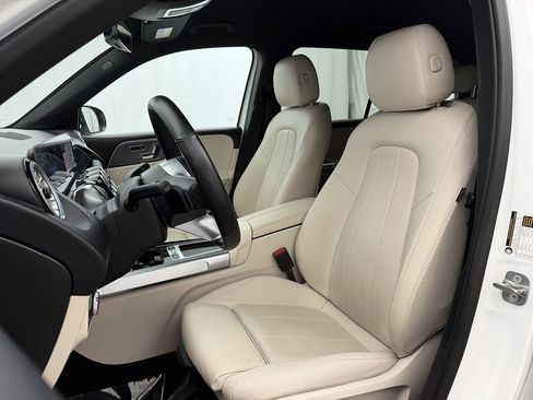Used 2025 Mercedes-Benz GLB 250 image 7