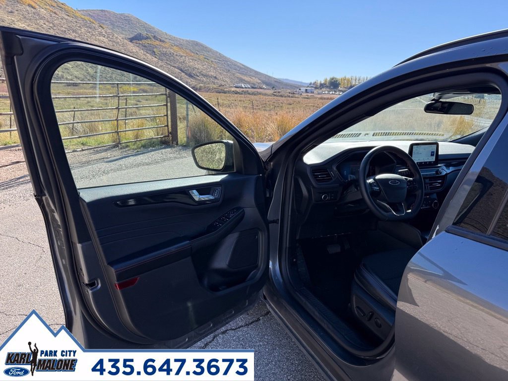 Used 2025 Ford Escape ST-Line AWD/4WD image 11