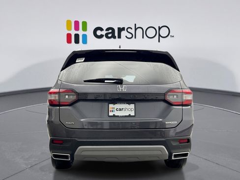 Used 2024 Honda Pilot Touring image 4