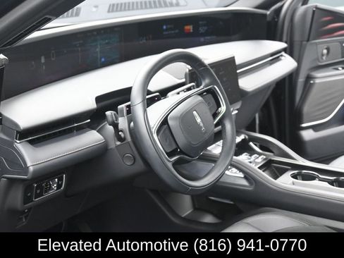 Used 2025 Lincoln Nautilus Reserve w/ Jet Appearance Package AWD/4WD image 7